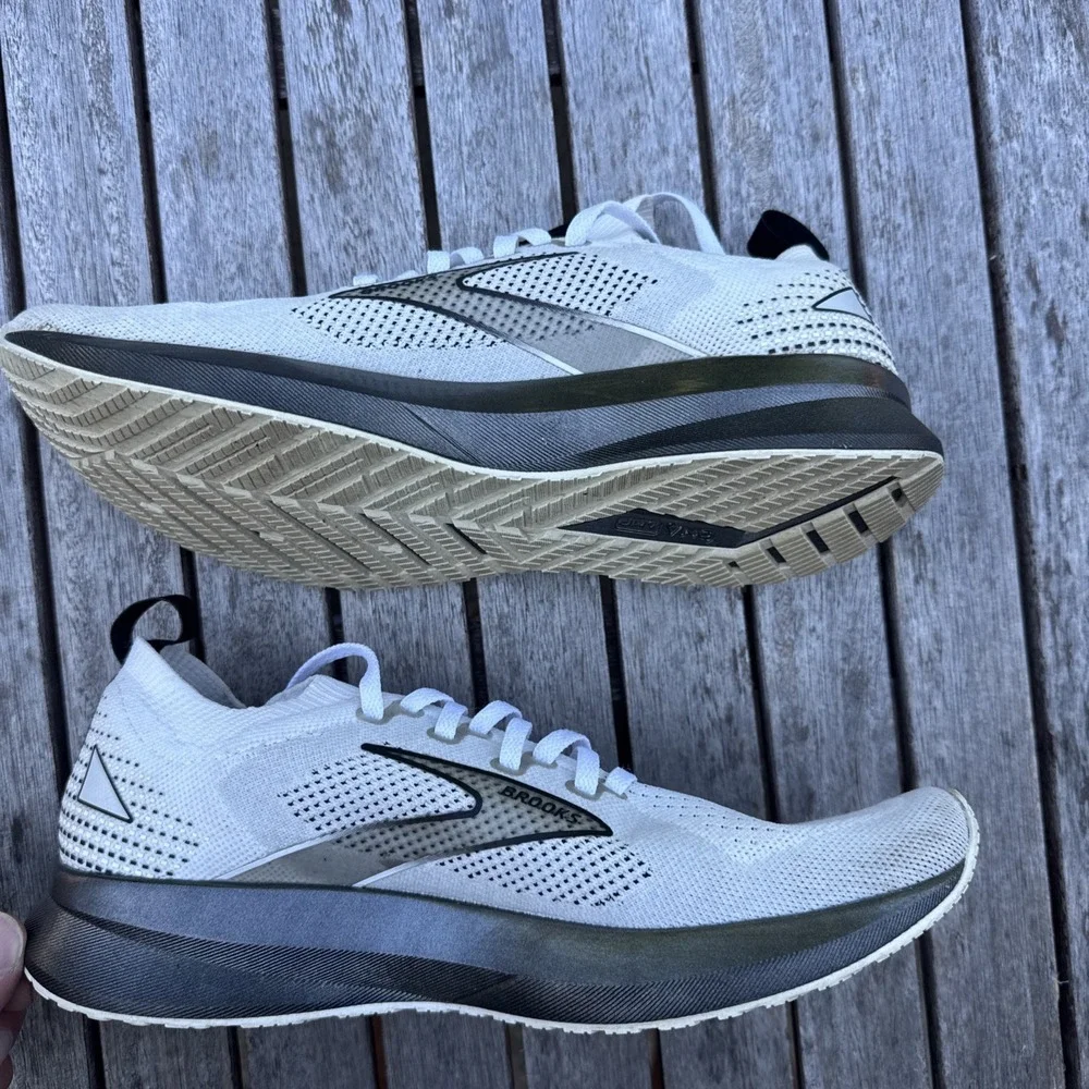Brooks Levitate StealthFit 5.0 Women's Size 10B Running Shoes White Black